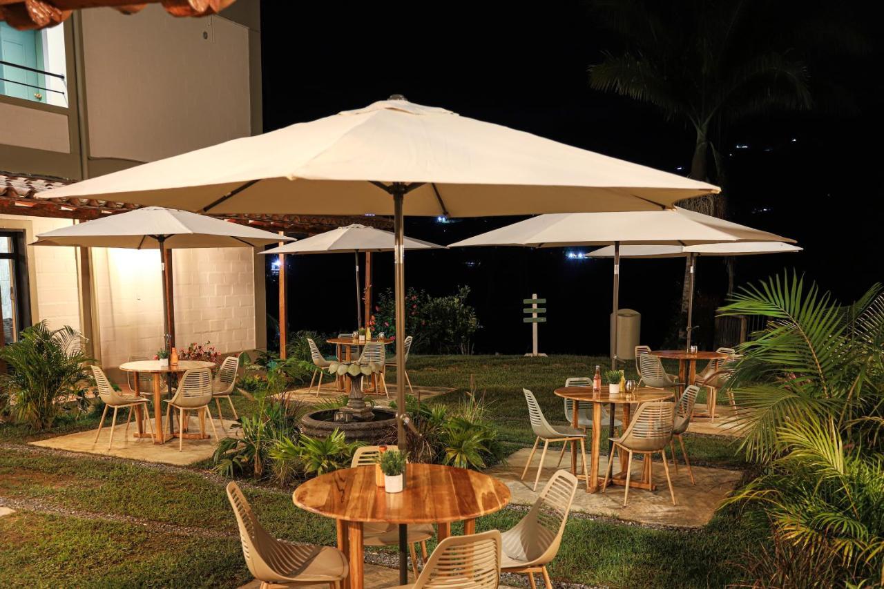 Soy Local Guatape Hotel Екстериор снимка
