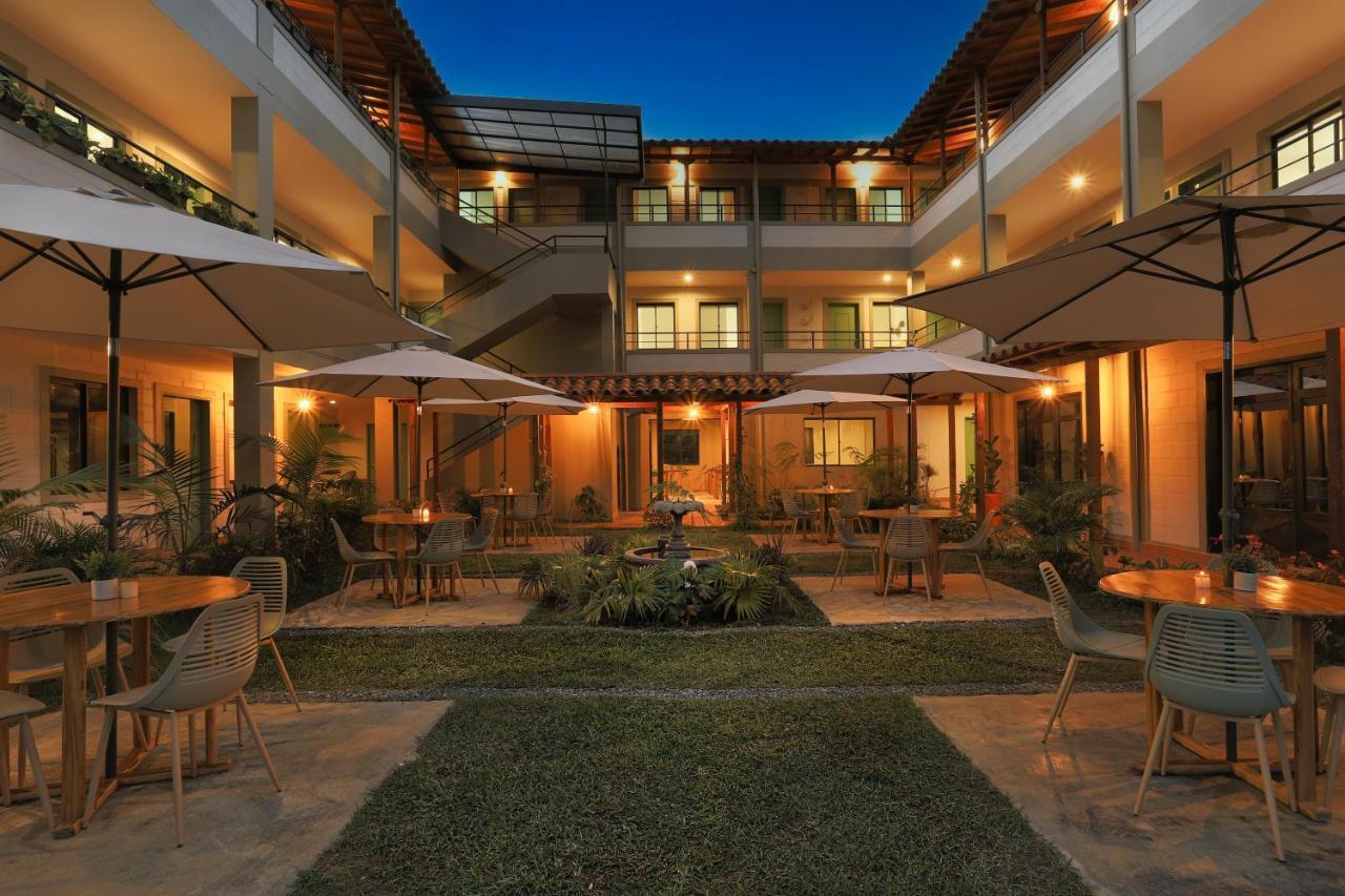 Soy Local Guatape Hotel Екстериор снимка