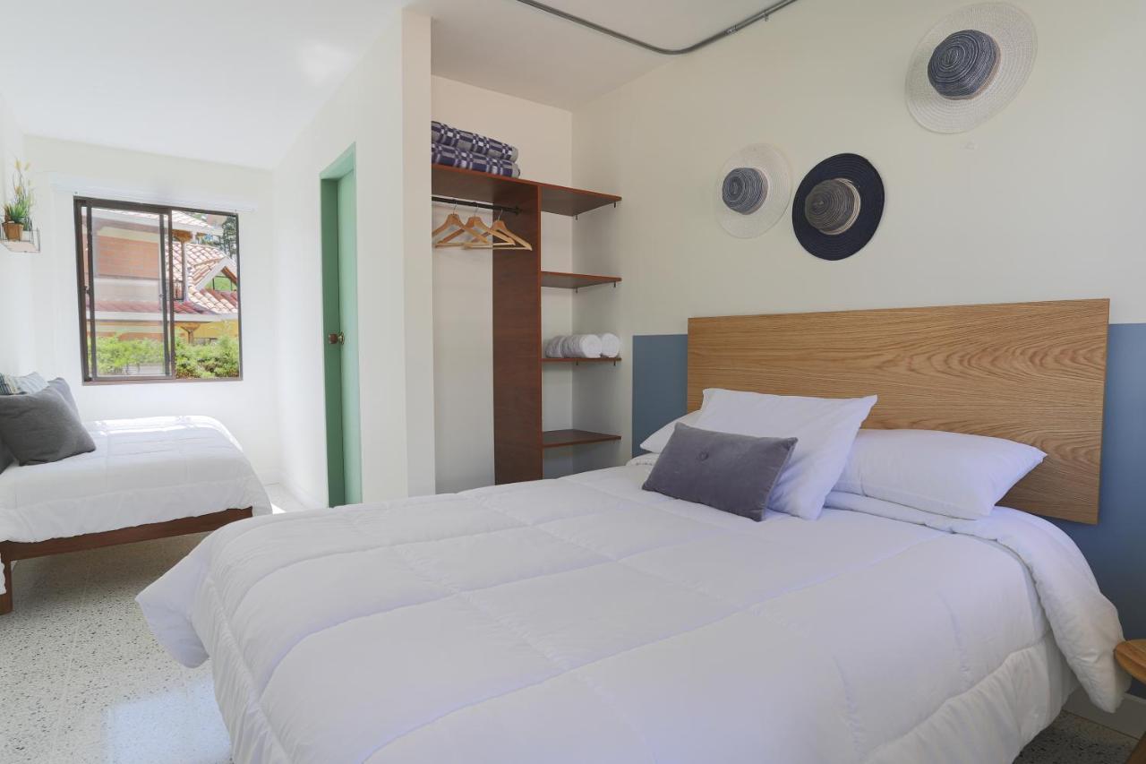 Soy Local Guatape Hotel Екстериор снимка