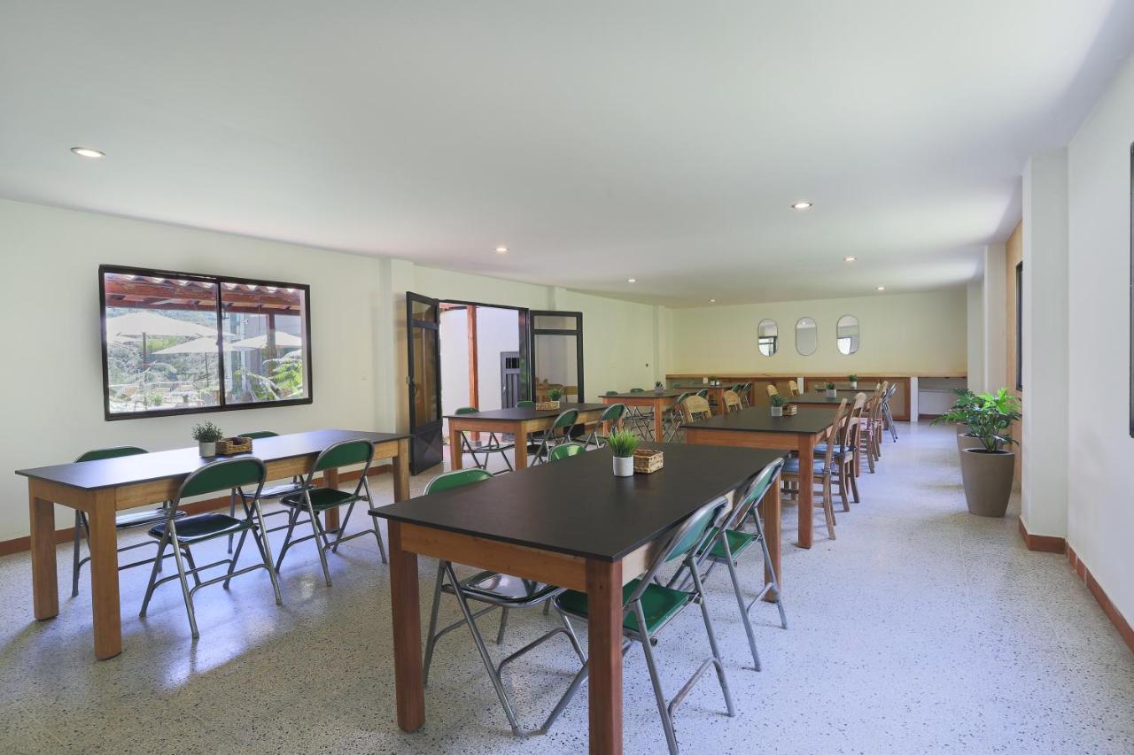 Soy Local Guatape Hotel Екстериор снимка