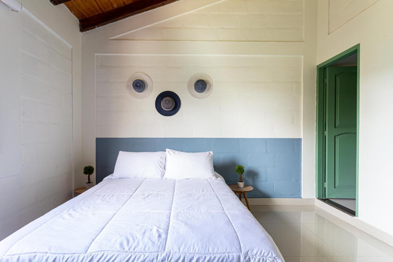Soy Local Guatape Hotel Екстериор снимка