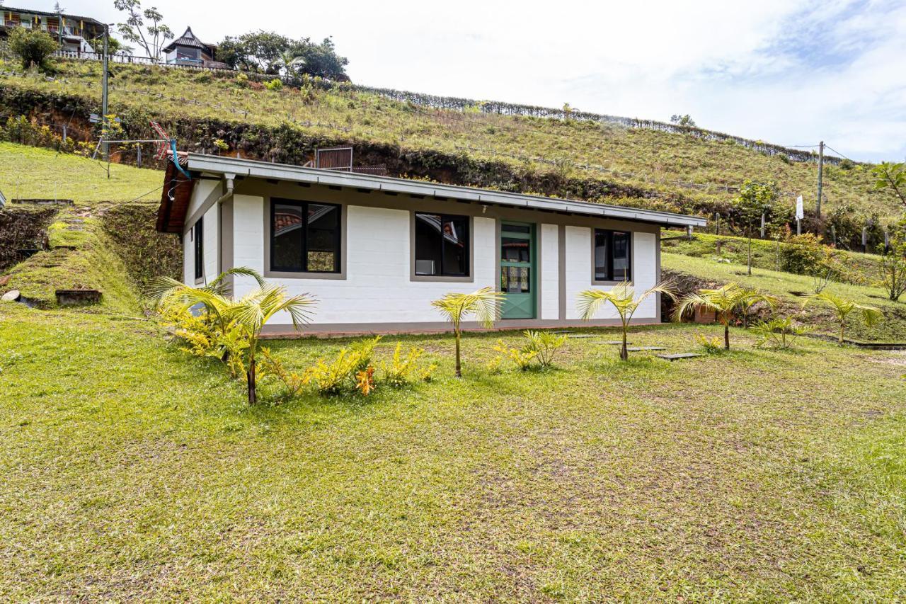 Soy Local Guatape Hotel Екстериор снимка