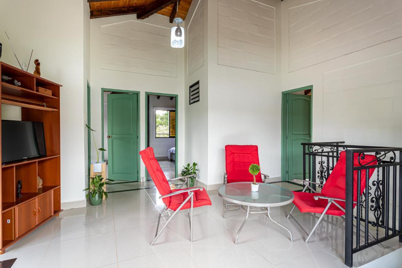 Soy Local Guatape Hotel Екстериор снимка