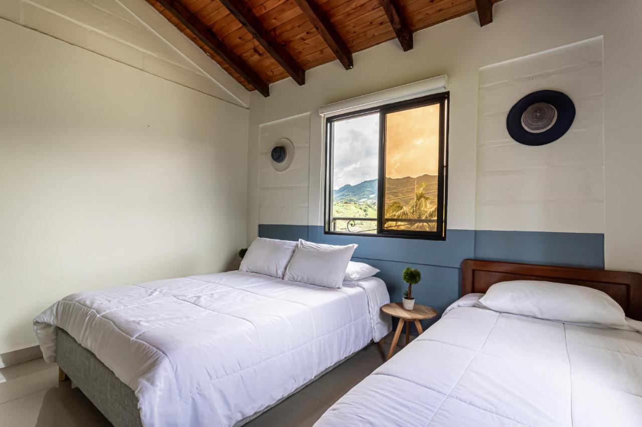 Soy Local Guatape Hotel Екстериор снимка