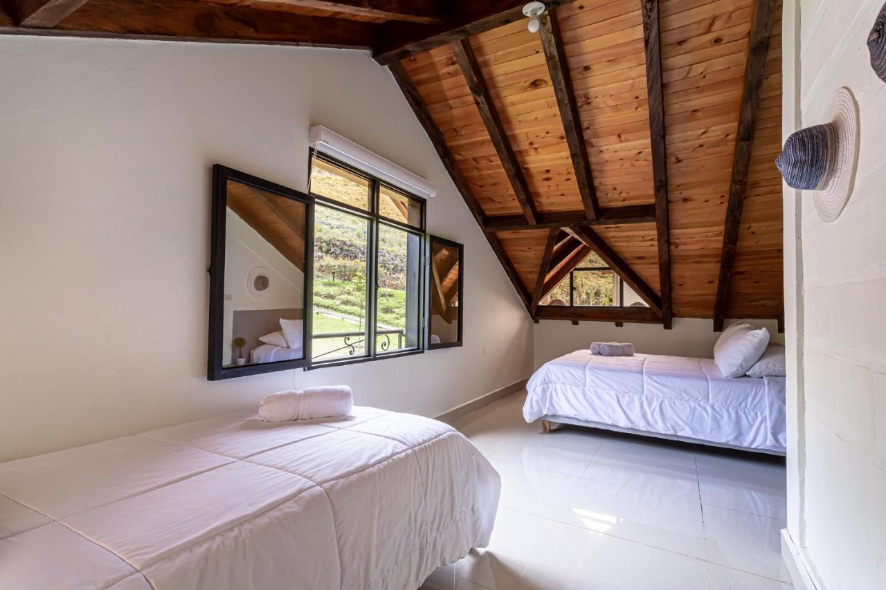 Soy Local Guatape Hotel Екстериор снимка