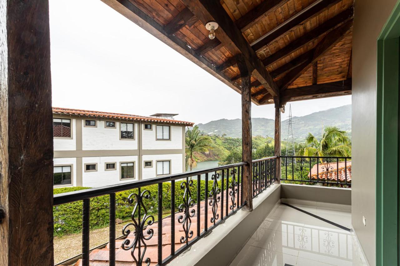 Soy Local Guatape Hotel Екстериор снимка