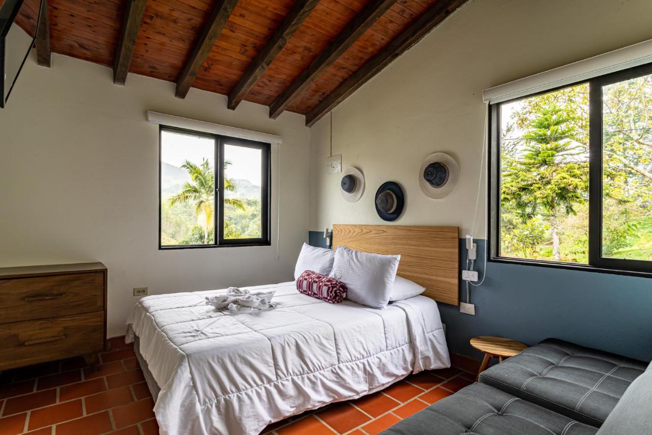 Soy Local Guatape Hotel Екстериор снимка