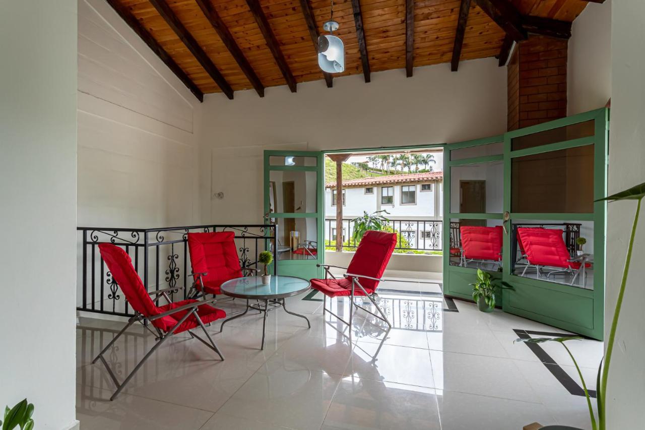 Soy Local Guatape Hotel Екстериор снимка
