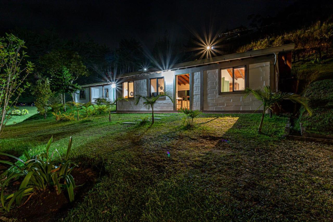Soy Local Guatape Hotel Екстериор снимка