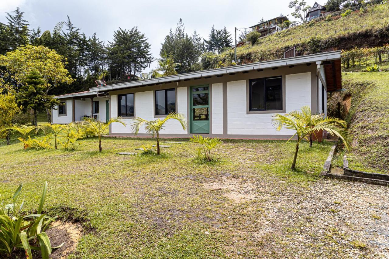 Soy Local Guatape Hotel Екстериор снимка