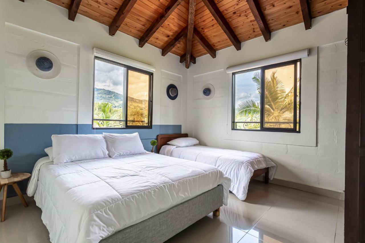 Soy Local Guatape Hotel Екстериор снимка