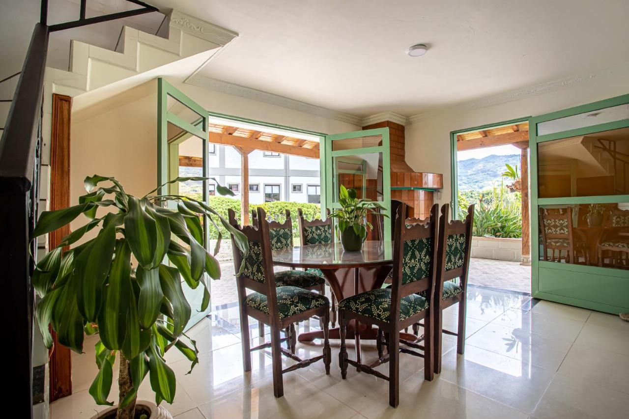 Soy Local Guatape Hotel Екстериор снимка