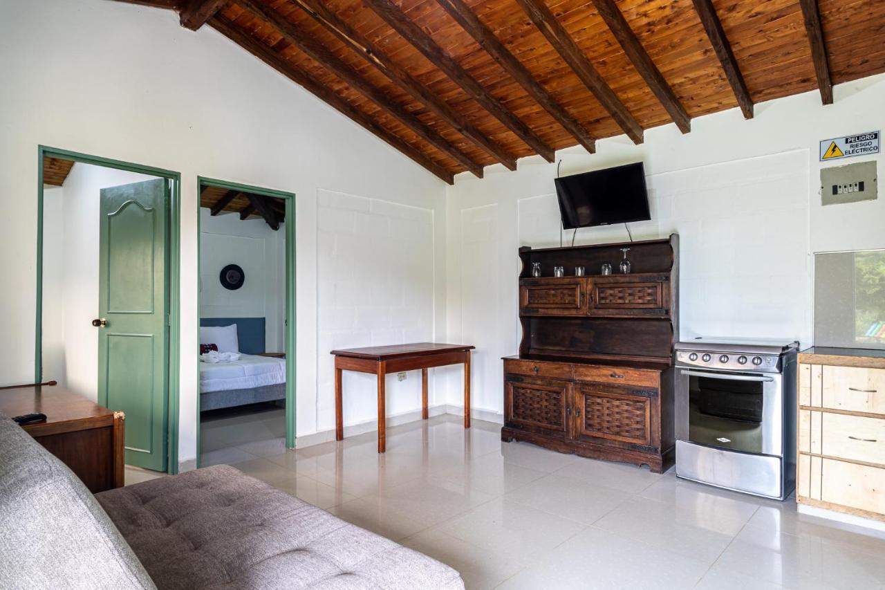 Soy Local Guatape Hotel Екстериор снимка