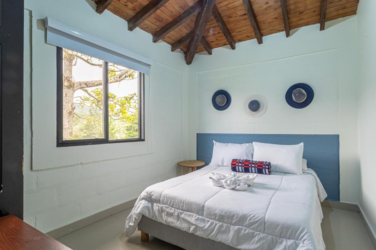 Soy Local Guatape Hotel Екстериор снимка
