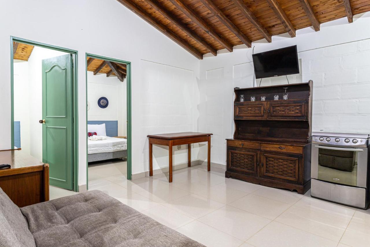 Soy Local Guatape Hotel Екстериор снимка