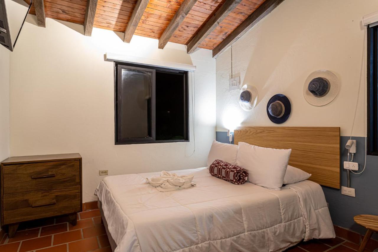 Soy Local Guatape Hotel Екстериор снимка